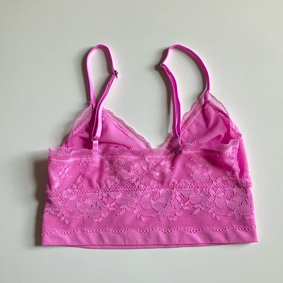 Victoria’s Secret lace sports bra lined and adjustable brand new - Picture 2 of 9